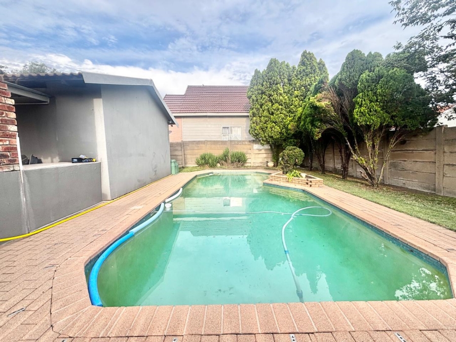 4 Bedroom Property for Sale in Kruinpark Mpumalanga