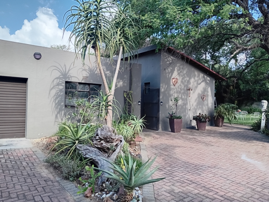 3 Bedroom Property for Sale in Hectorspruit Mpumalanga
