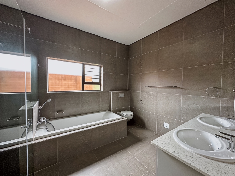 4 Bedroom Property for Sale in Bateleur Estate Mpumalanga