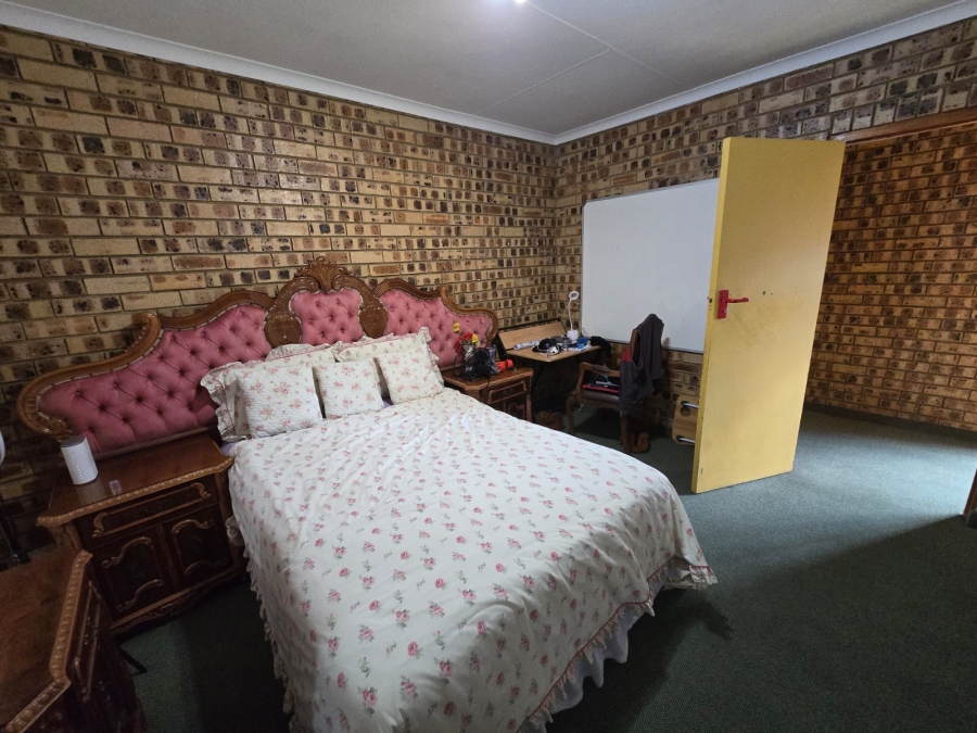 4 Bedroom Property for Sale in Aerorand Mpumalanga