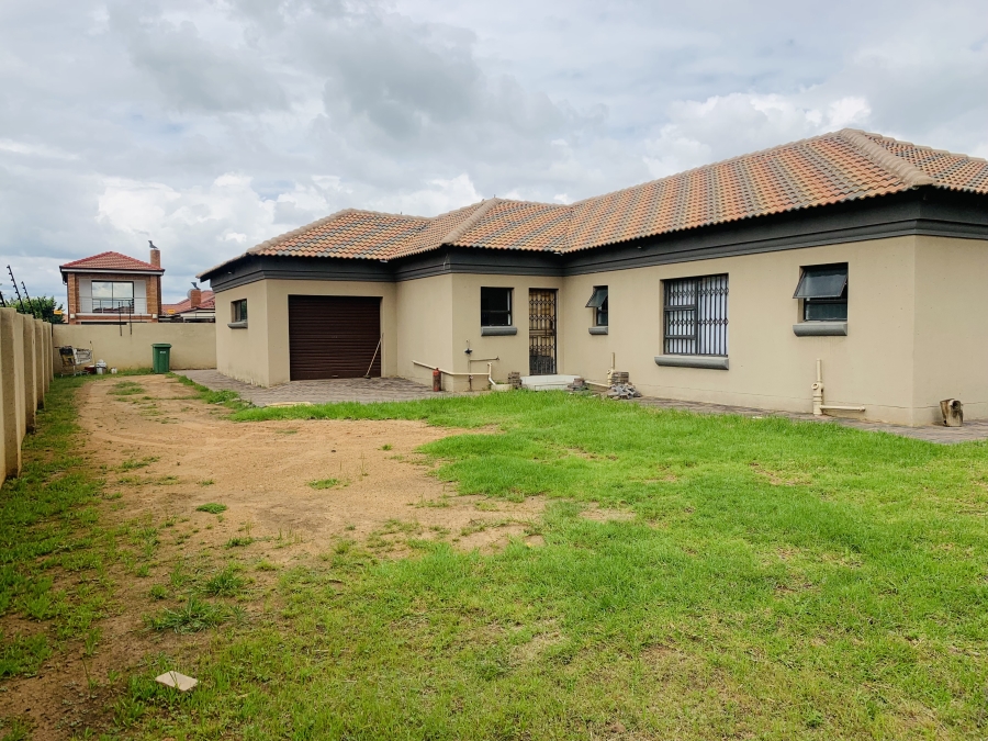 4 Bedroom Property for Sale in Aerorand Mpumalanga