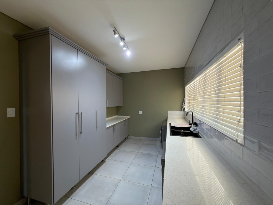 5 Bedroom Property for Sale in Drum Rock Mpumalanga