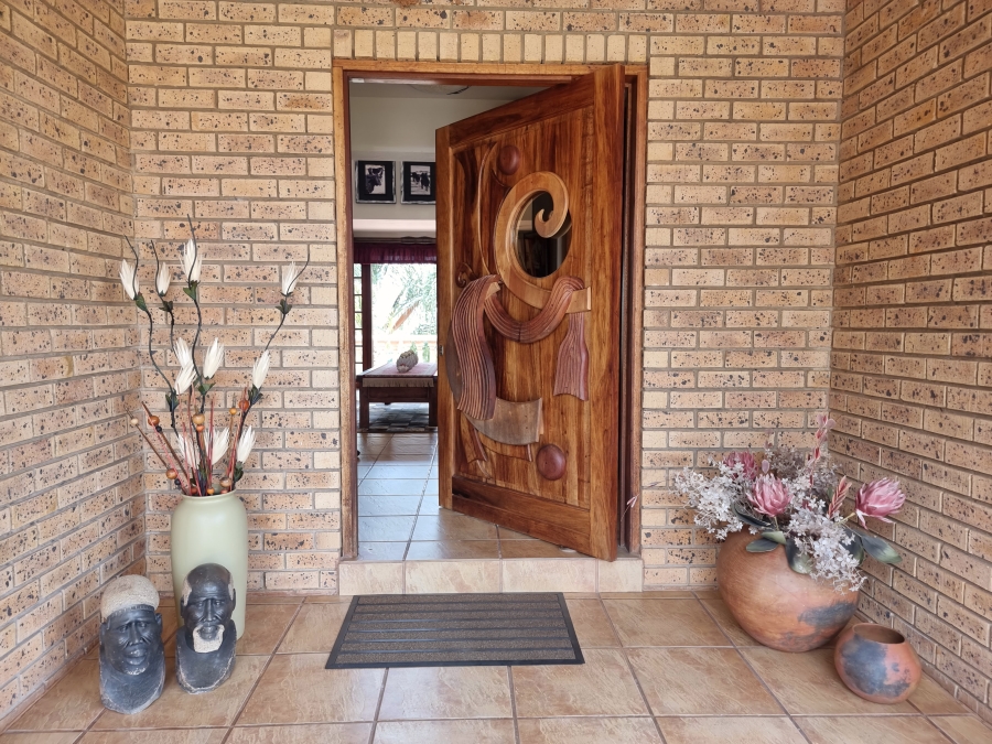 8 Bedroom Property for Sale in White River Mpumalanga