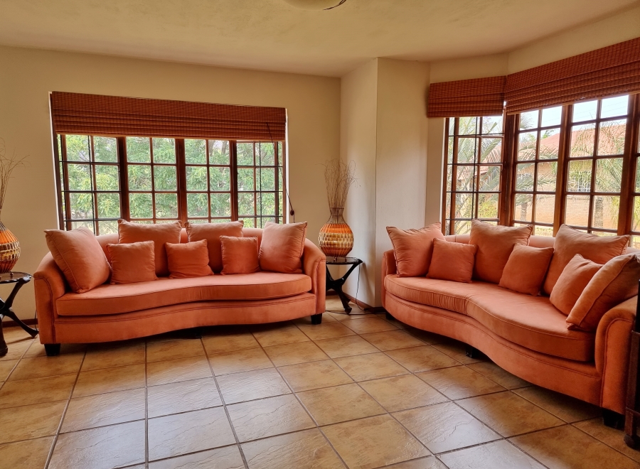 8 Bedroom Property for Sale in White River Mpumalanga