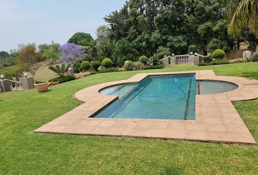 8 Bedroom Property for Sale in White River Mpumalanga