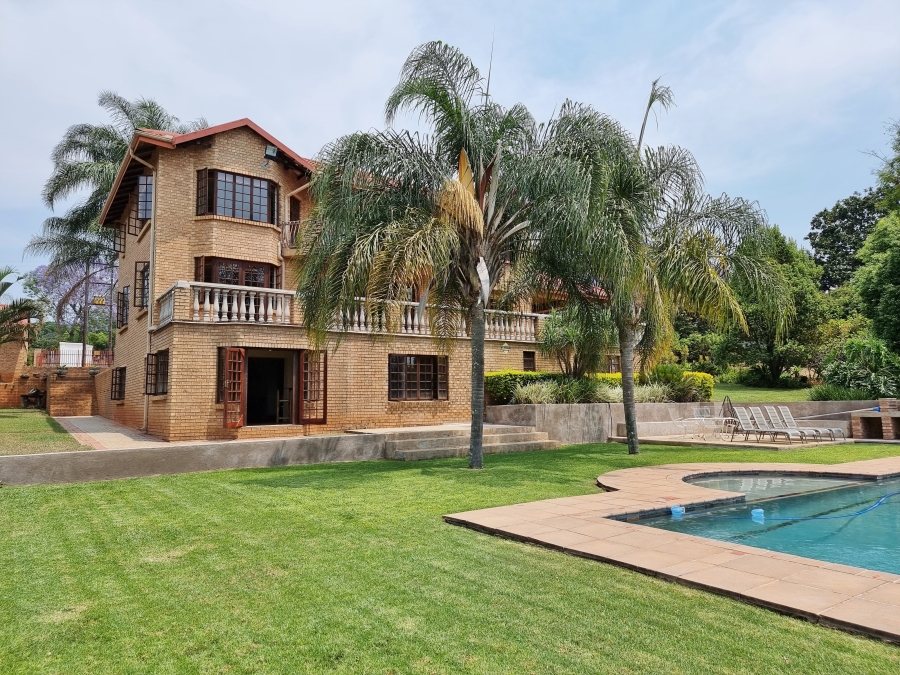 8 Bedroom Property for Sale in White River Mpumalanga