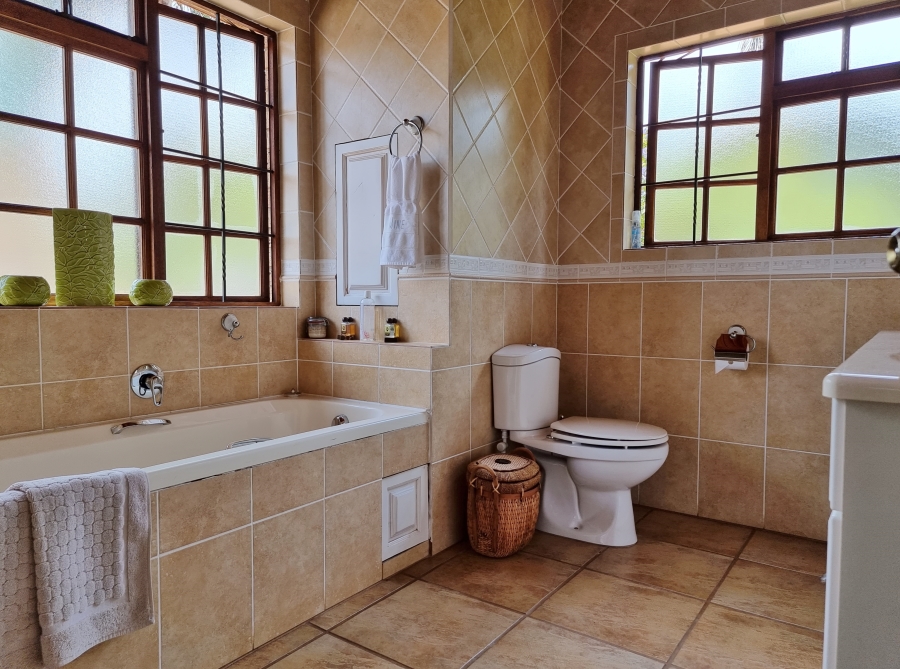 8 Bedroom Property for Sale in White River Mpumalanga