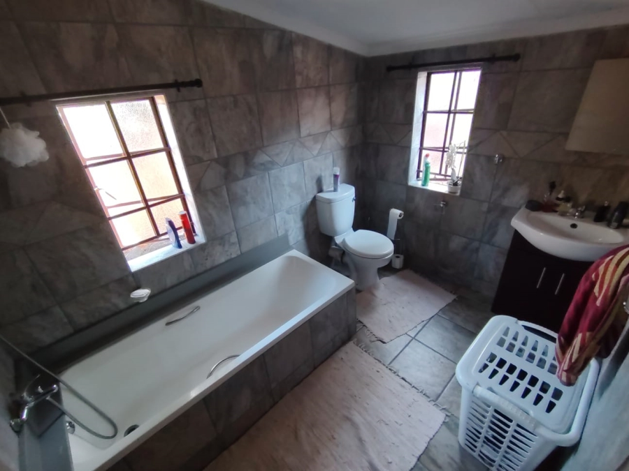 To Let 4 Bedroom Property for Rent in West Acres Mpumalanga