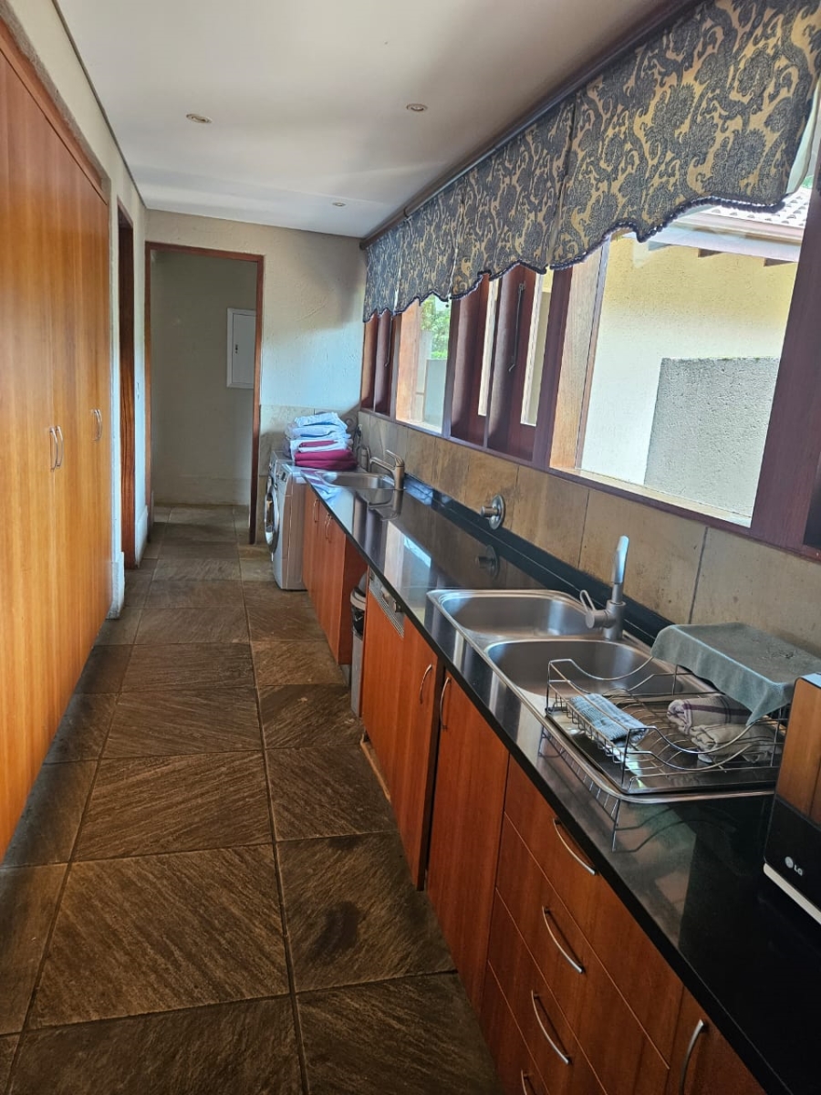 To Let 6 Bedroom Property for Rent in White River Country Estate Mpumalanga