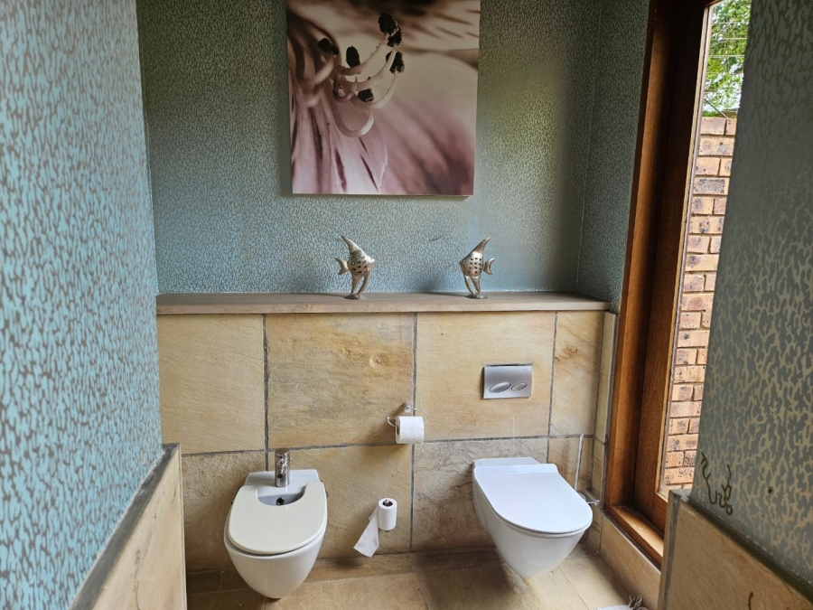 To Let 6 Bedroom Property for Rent in White River Country Estate Mpumalanga