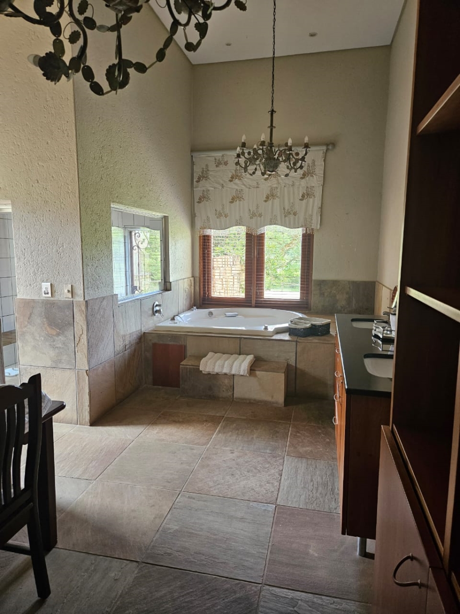 To Let 6 Bedroom Property for Rent in White River Country Estate Mpumalanga