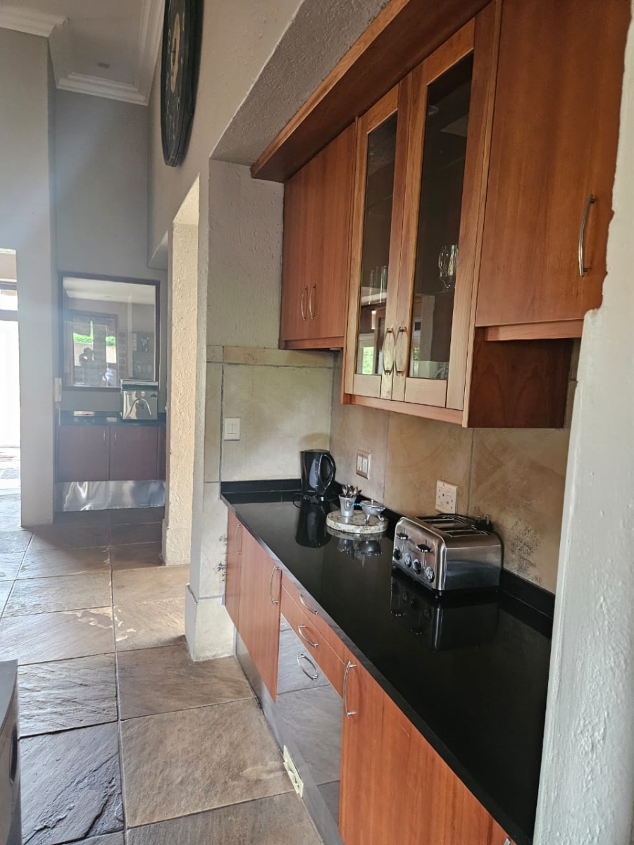 To Let 6 Bedroom Property for Rent in White River Country Estate Mpumalanga