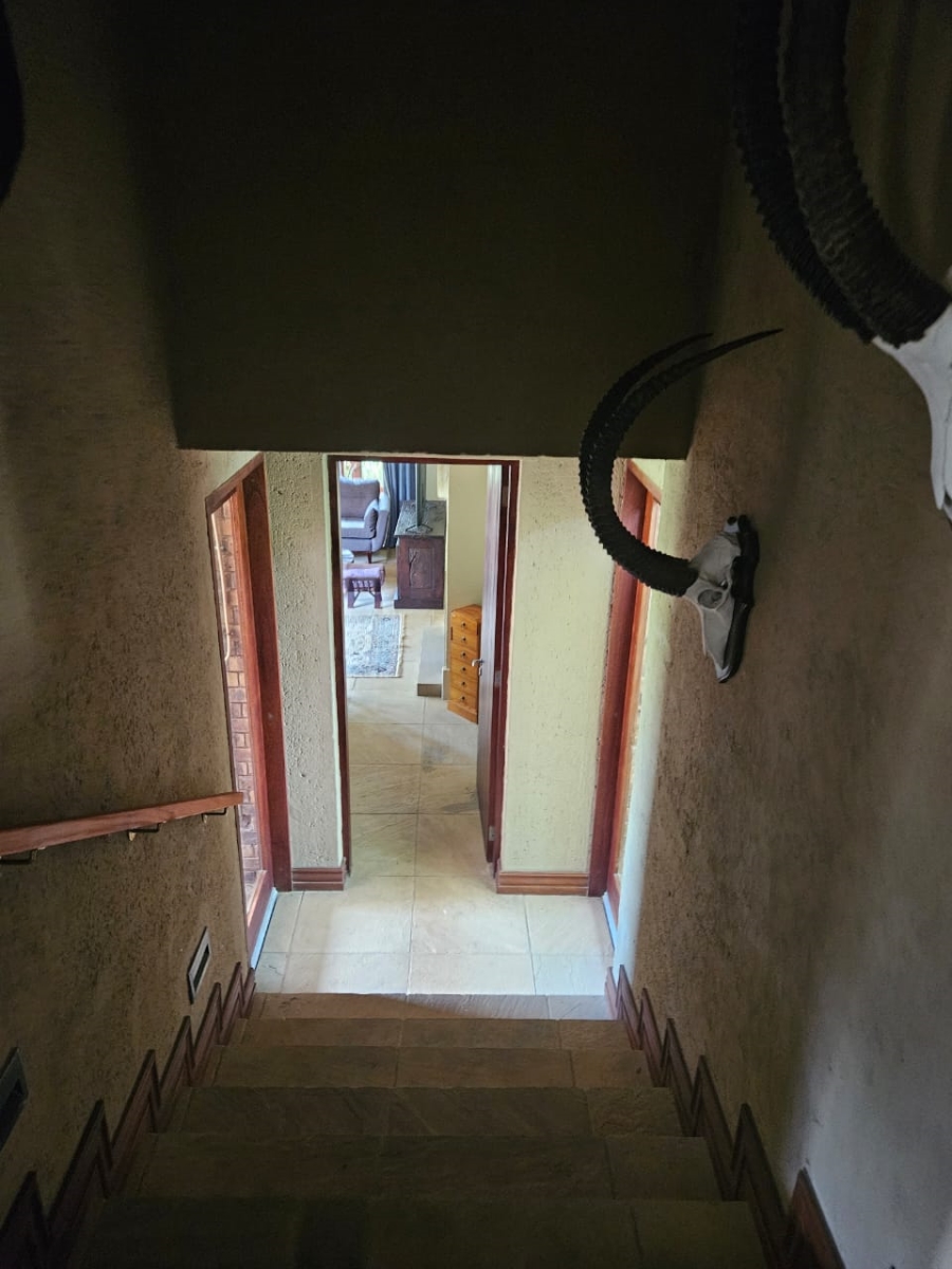 To Let 6 Bedroom Property for Rent in White River Country Estate Mpumalanga