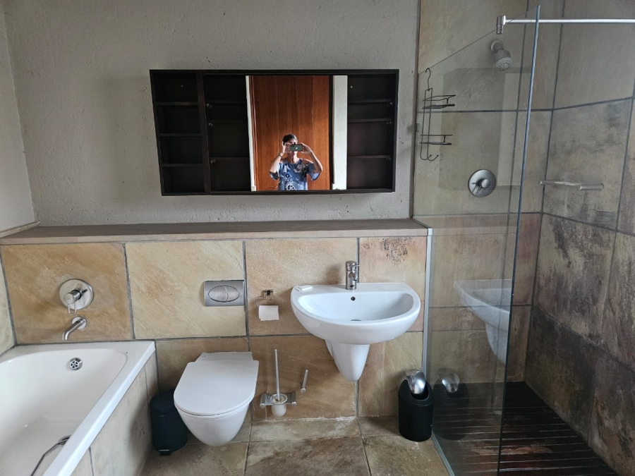 To Let 6 Bedroom Property for Rent in White River Country Estate Mpumalanga