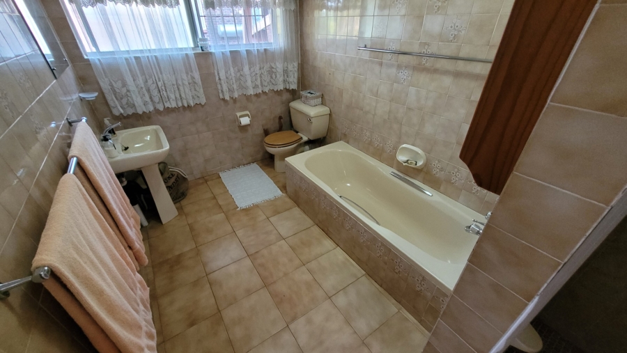 To Let 3 Bedroom Property for Rent in West Acres Mpumalanga