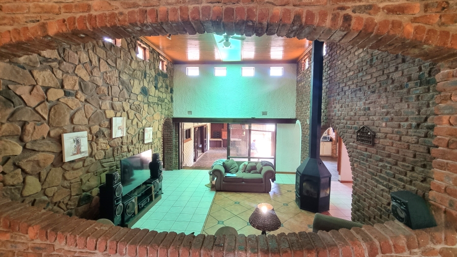 5 Bedroom Property for Sale in White River Ext 6 Mpumalanga