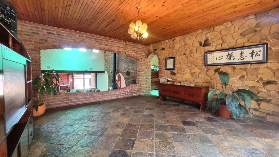 5 Bedroom Property for Sale in White River Ext 6 Mpumalanga