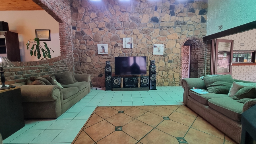 5 Bedroom Property for Sale in White River Ext 6 Mpumalanga