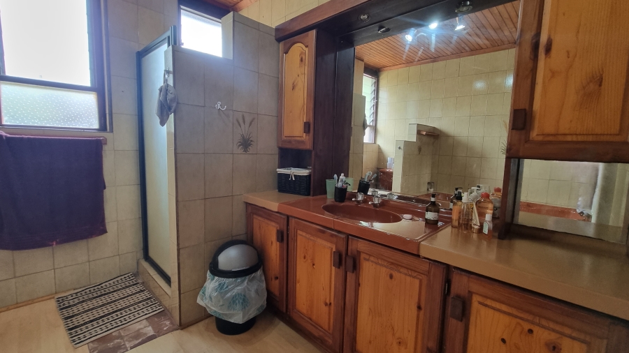 5 Bedroom Property for Sale in White River Ext 6 Mpumalanga