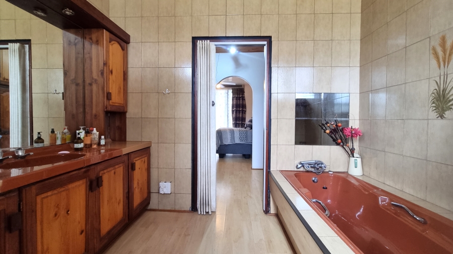 5 Bedroom Property for Sale in White River Ext 6 Mpumalanga