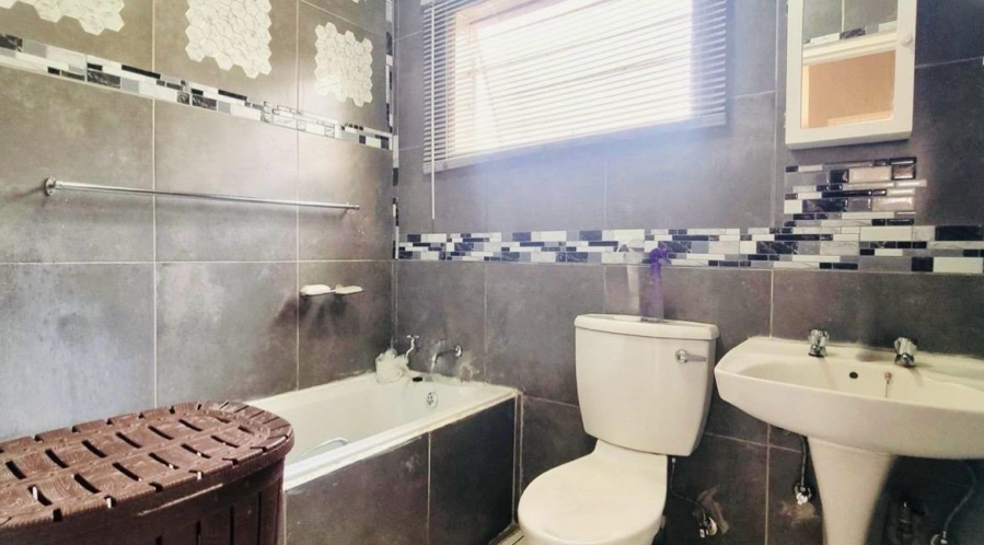 2 Bedroom Property for Sale in West Acres Mpumalanga