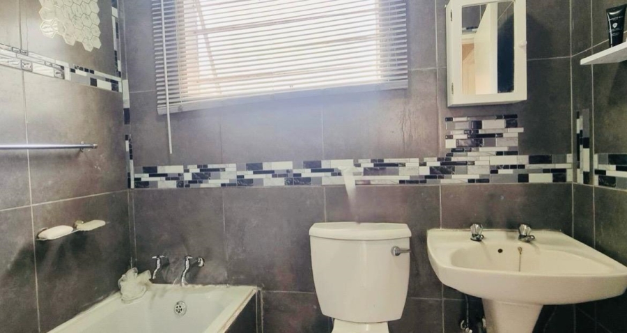 2 Bedroom Property for Sale in West Acres Mpumalanga