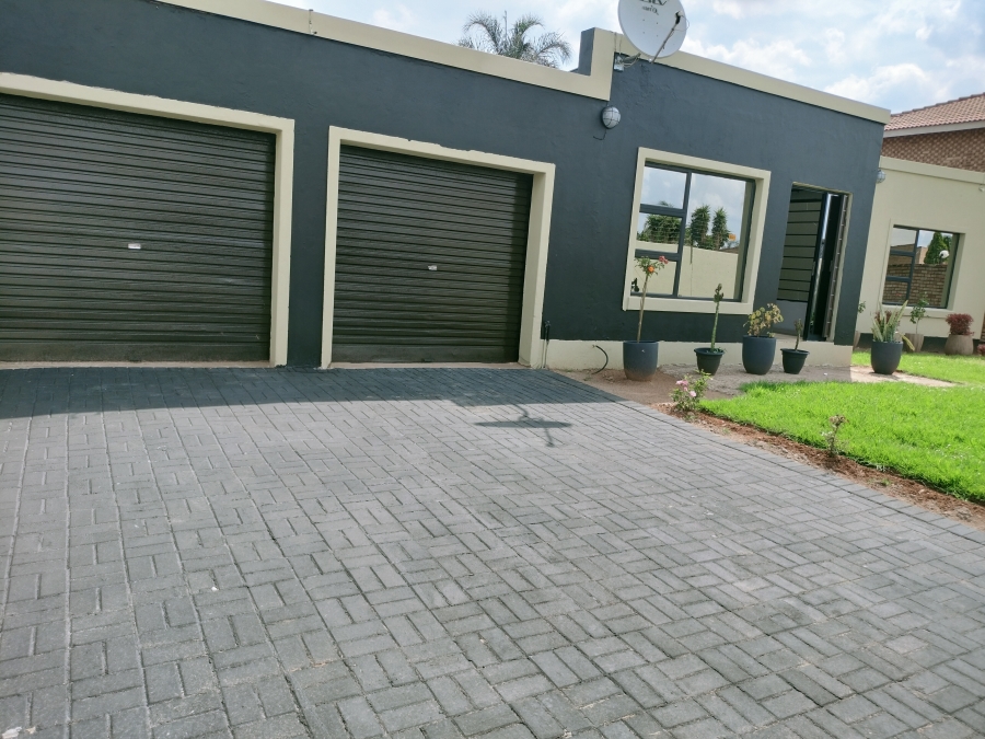 To Let 3 Bedroom Property for Rent in Reyno Ridge Mpumalanga