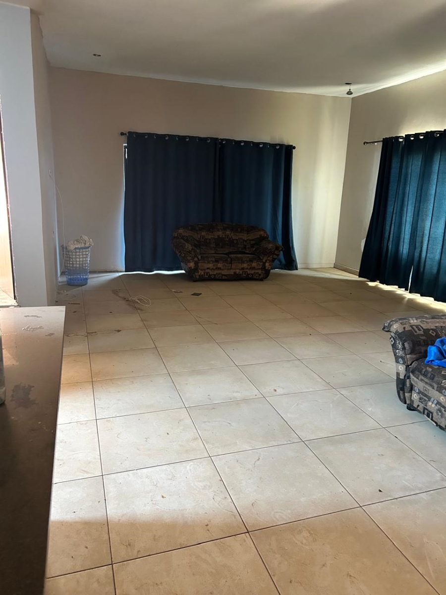 To Let commercial Property for Rent in White River Mpumalanga