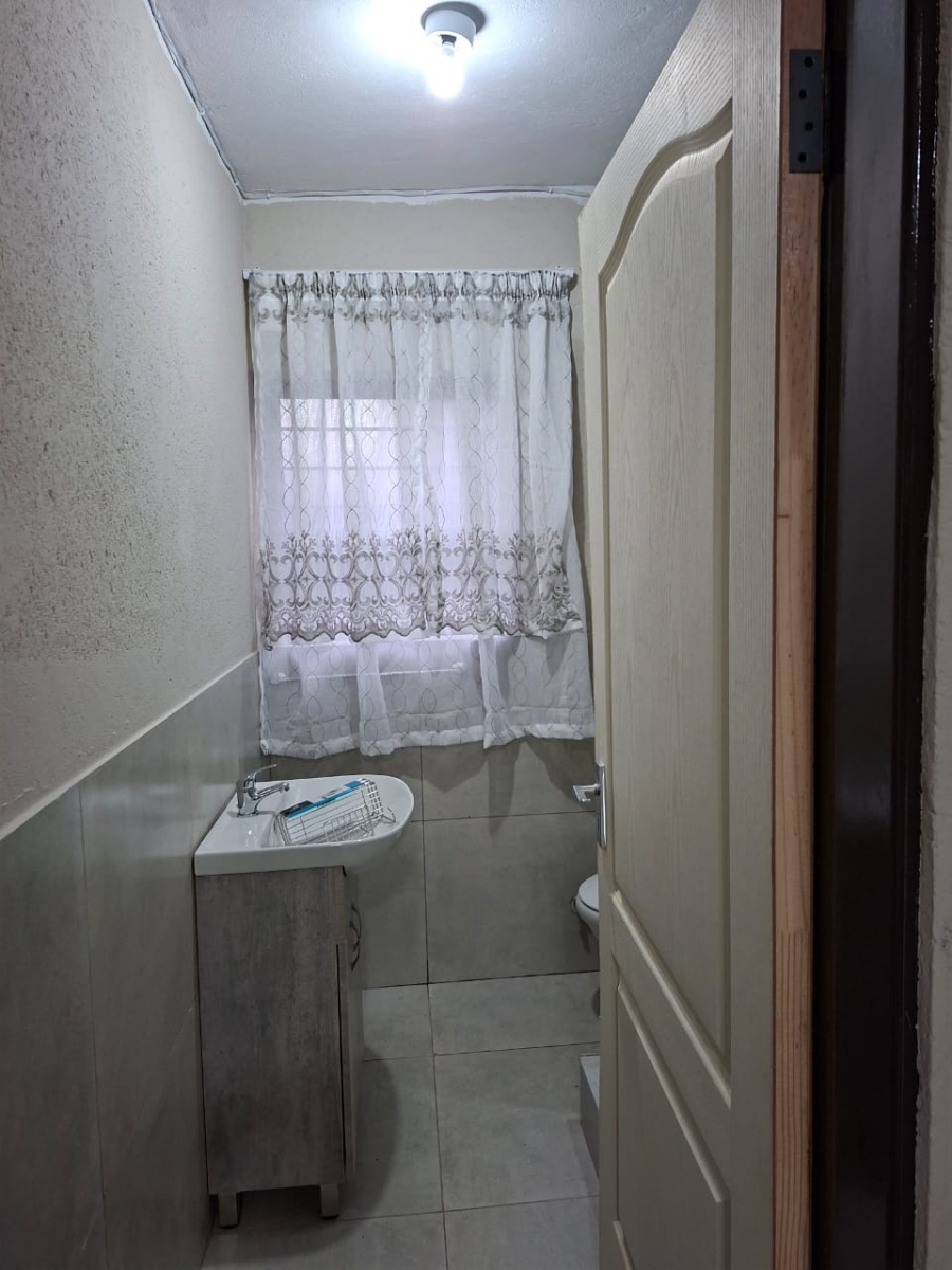 To Let 1 Bedroom Property for Rent in Msholozi Mpumalanga