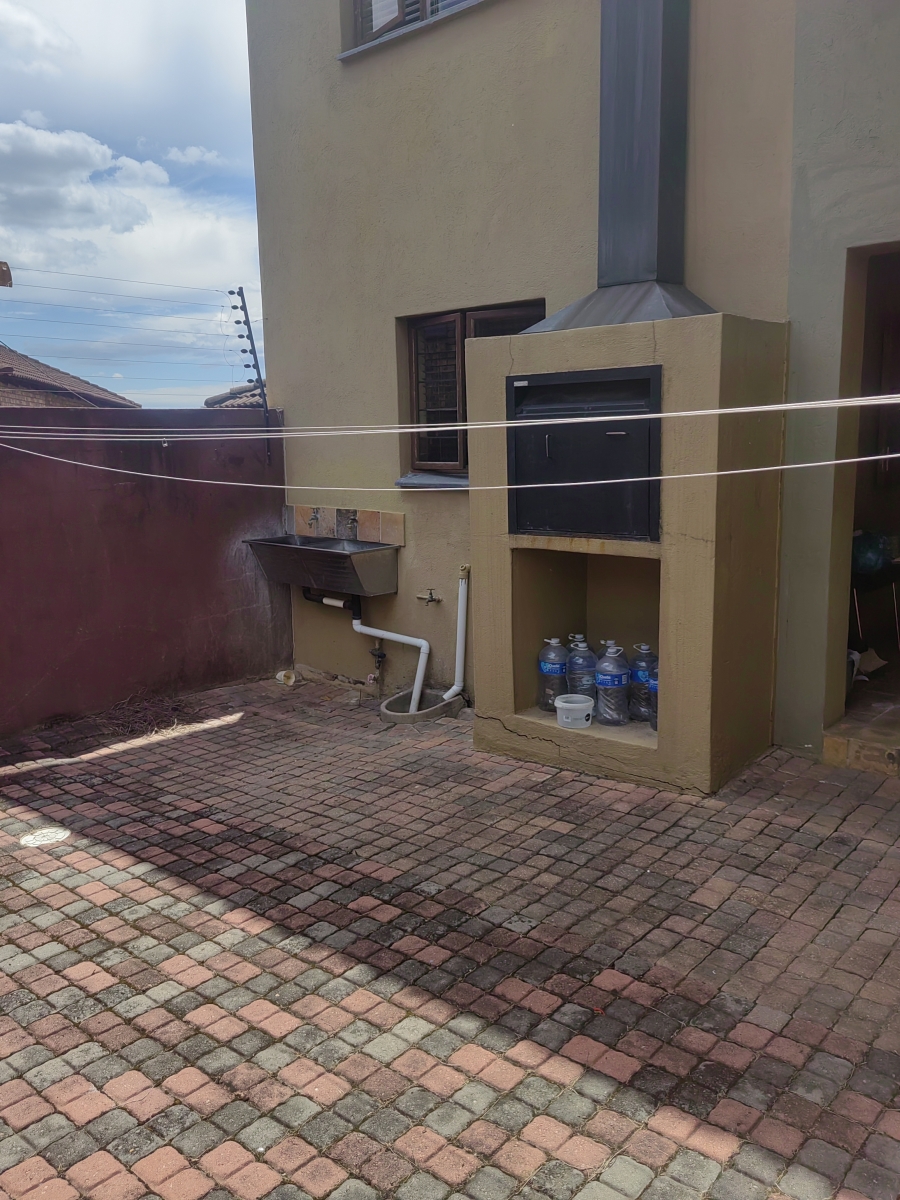 3 Bedroom Property for Sale in Sonheuwel Mpumalanga