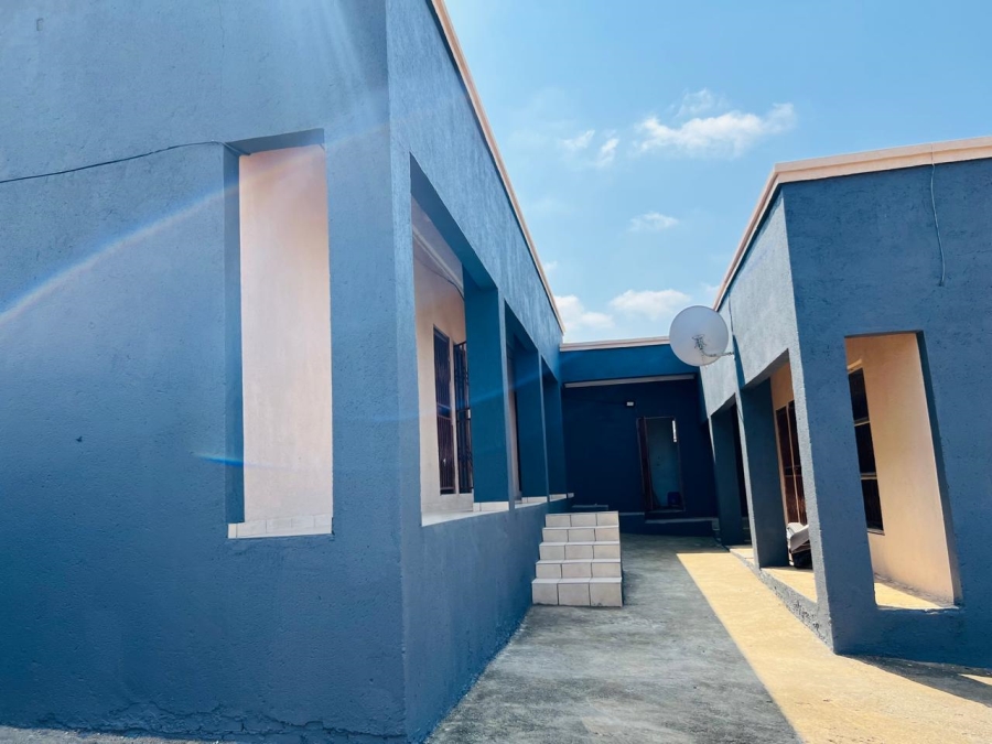 5 Bedroom Property for Sale in Msholozi Mpumalanga