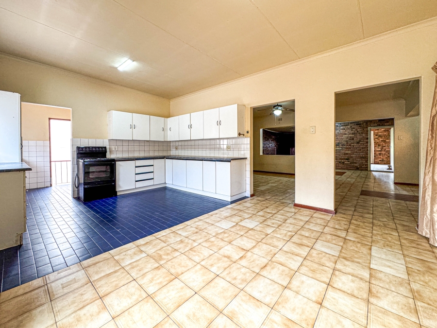 8 Bedroom Property for Sale in West Acres Mpumalanga