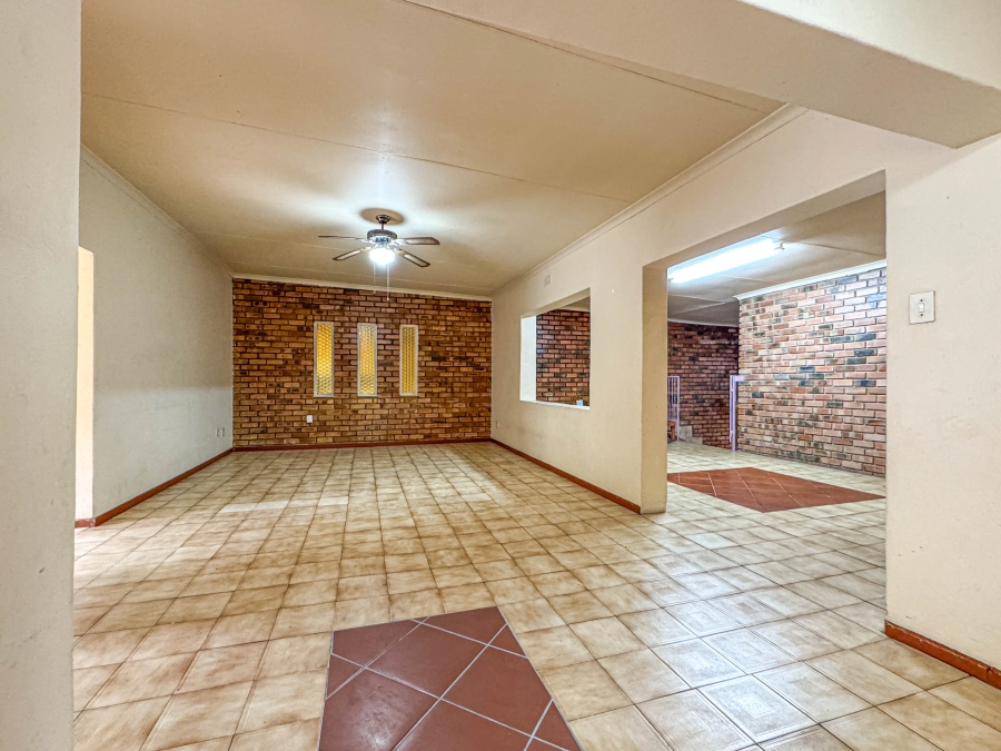 8 Bedroom Property for Sale in West Acres Mpumalanga