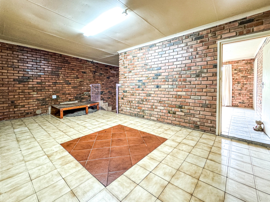 8 Bedroom Property for Sale in West Acres Mpumalanga