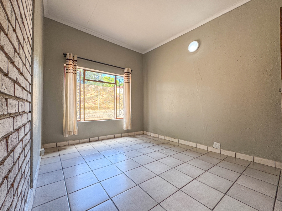 8 Bedroom Property for Sale in West Acres Mpumalanga