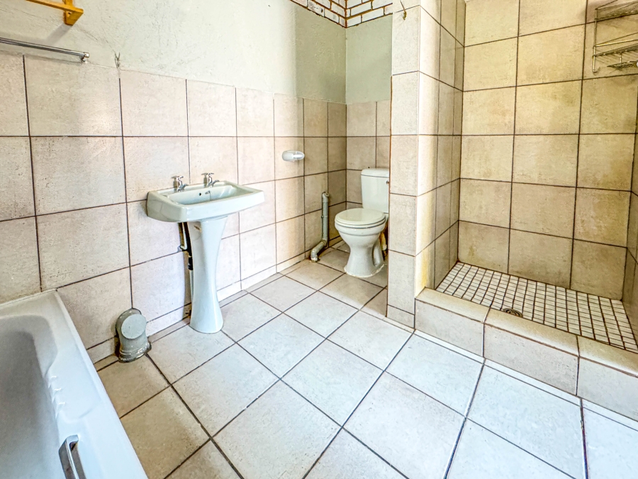 8 Bedroom Property for Sale in West Acres Mpumalanga