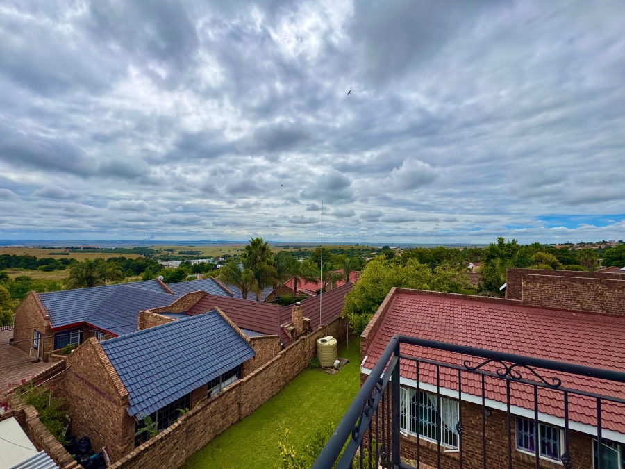 5 Bedroom Property for Sale in Ben Fleur Mpumalanga