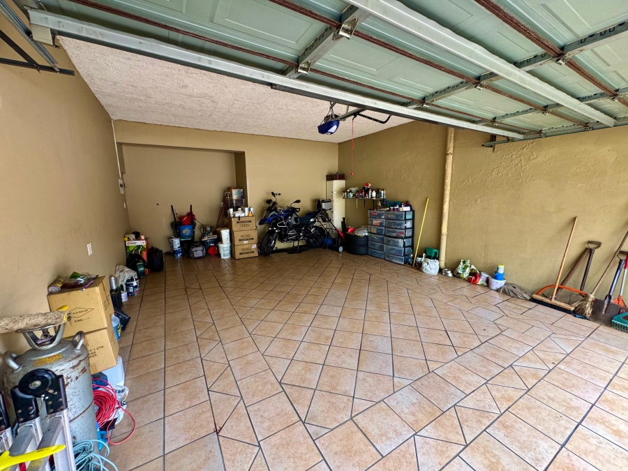 5 Bedroom Property for Sale in Ben Fleur Mpumalanga