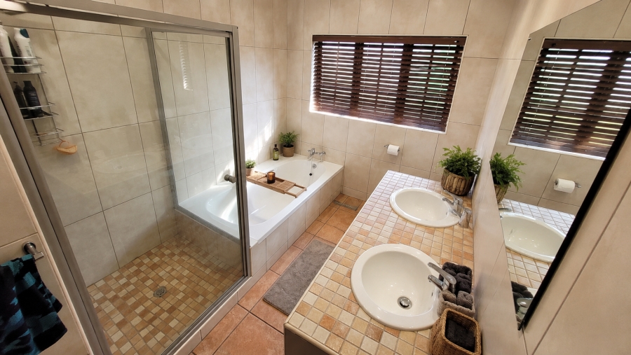 5 Bedroom Property for Sale in West Acres Mpumalanga