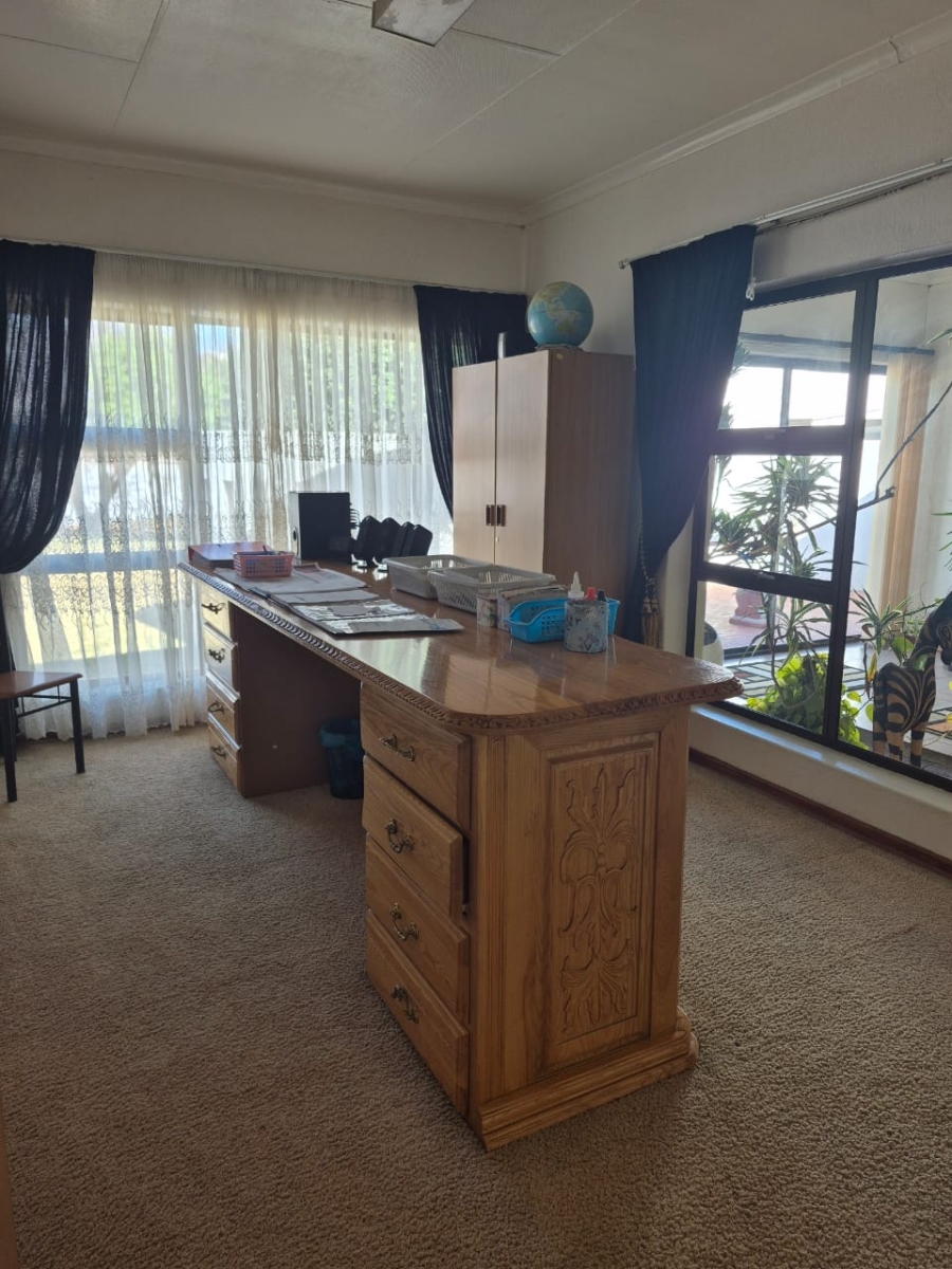 8 Bedroom Property for Sale in Reyno Ridge Mpumalanga