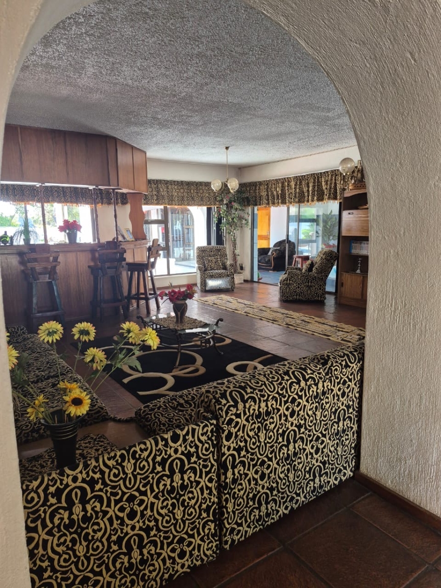 8 Bedroom Property for Sale in Reyno Ridge Mpumalanga