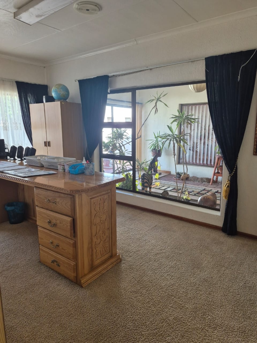 8 Bedroom Property for Sale in Reyno Ridge Mpumalanga