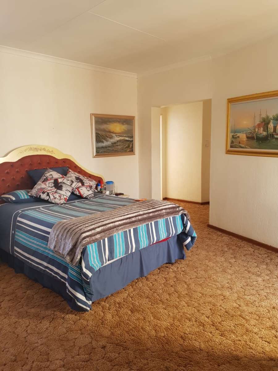 8 Bedroom Property for Sale in Reyno Ridge Mpumalanga