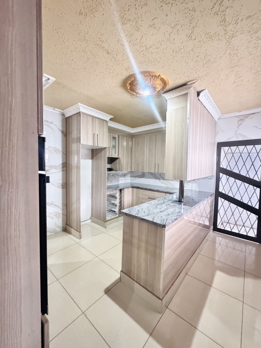 7 Bedroom Property for Sale in Reyno Ridge Mpumalanga