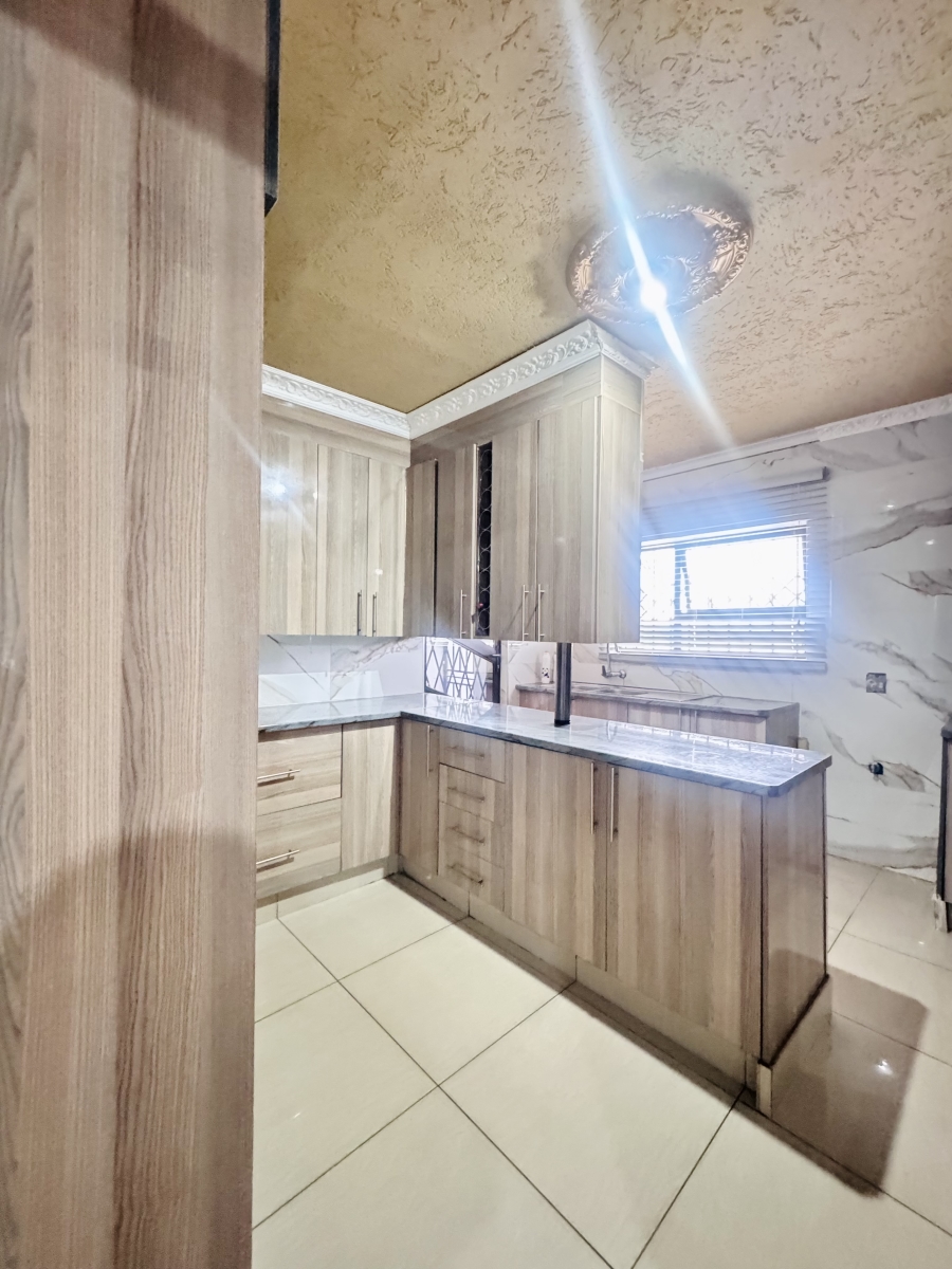 7 Bedroom Property for Sale in Reyno Ridge Mpumalanga