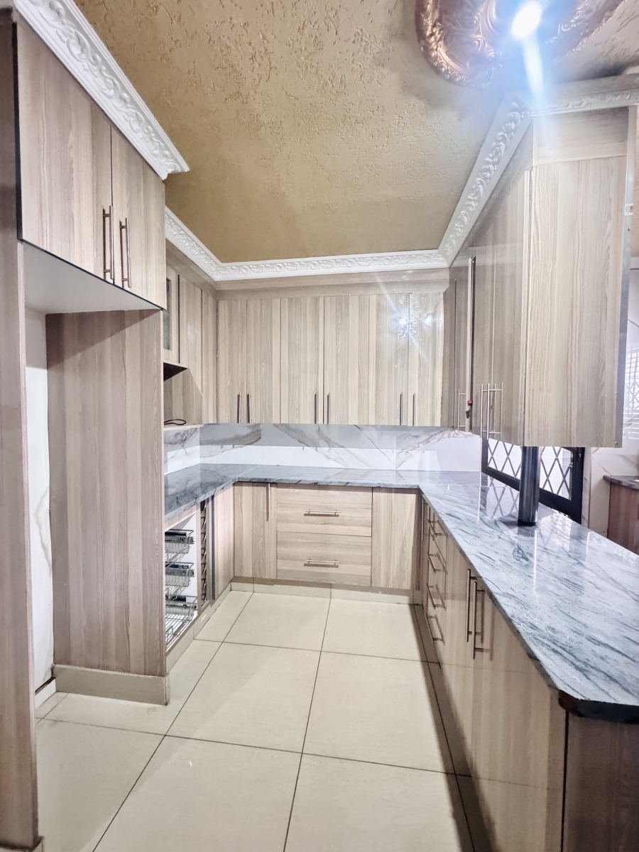 7 Bedroom Property for Sale in Reyno Ridge Mpumalanga