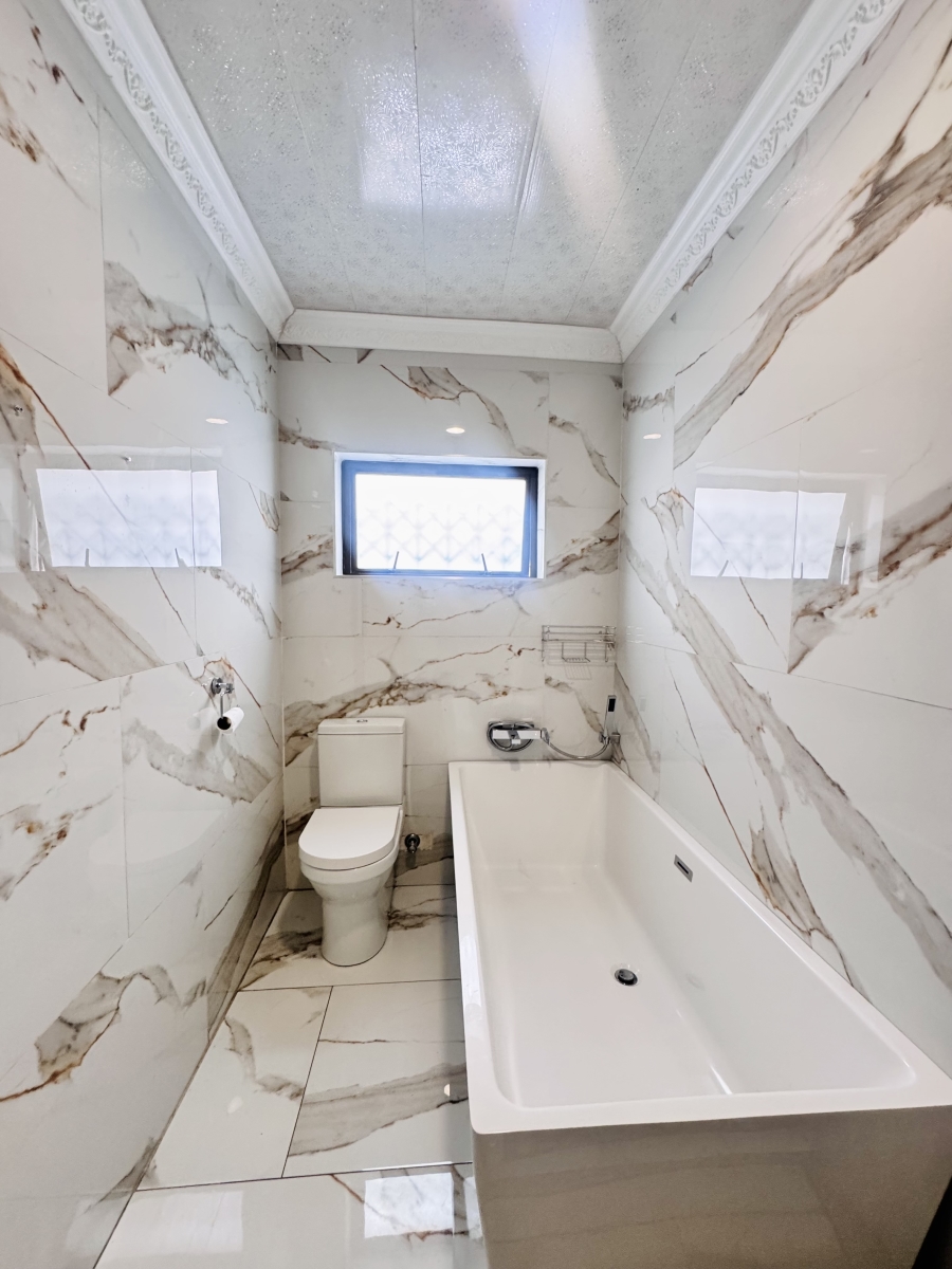 7 Bedroom Property for Sale in Reyno Ridge Mpumalanga