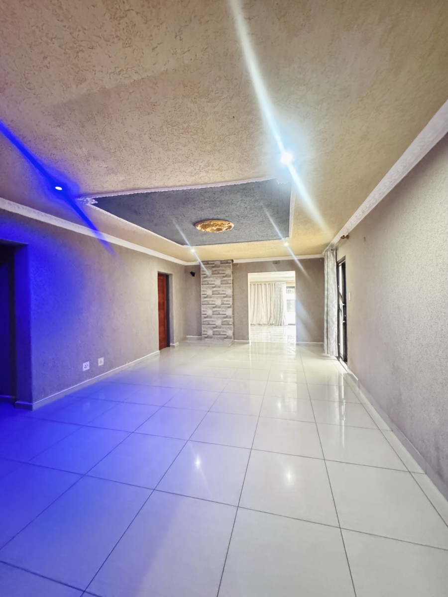 7 Bedroom Property for Sale in Reyno Ridge Mpumalanga