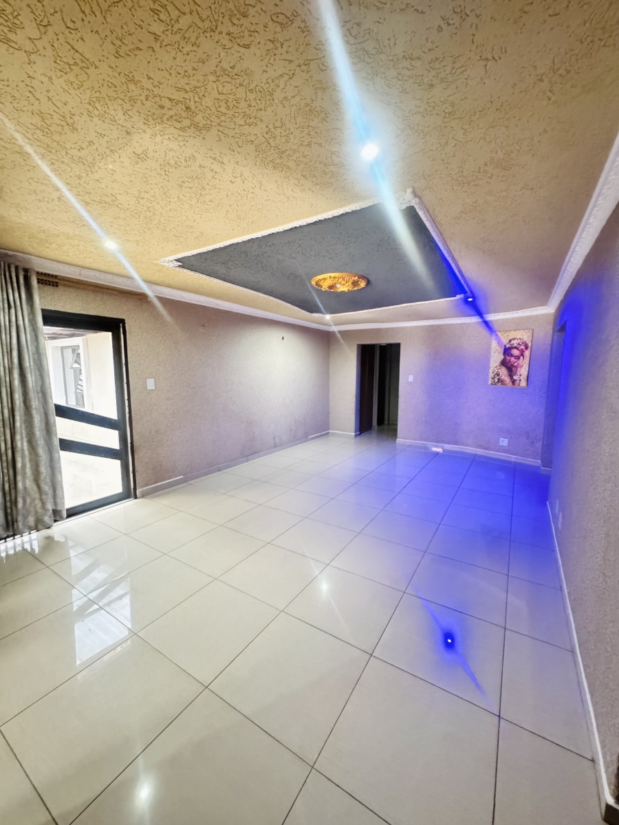 7 Bedroom Property for Sale in Reyno Ridge Mpumalanga