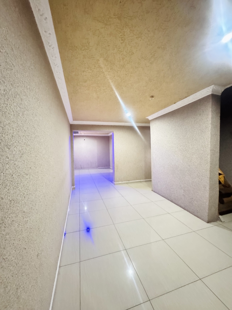 7 Bedroom Property for Sale in Reyno Ridge Mpumalanga